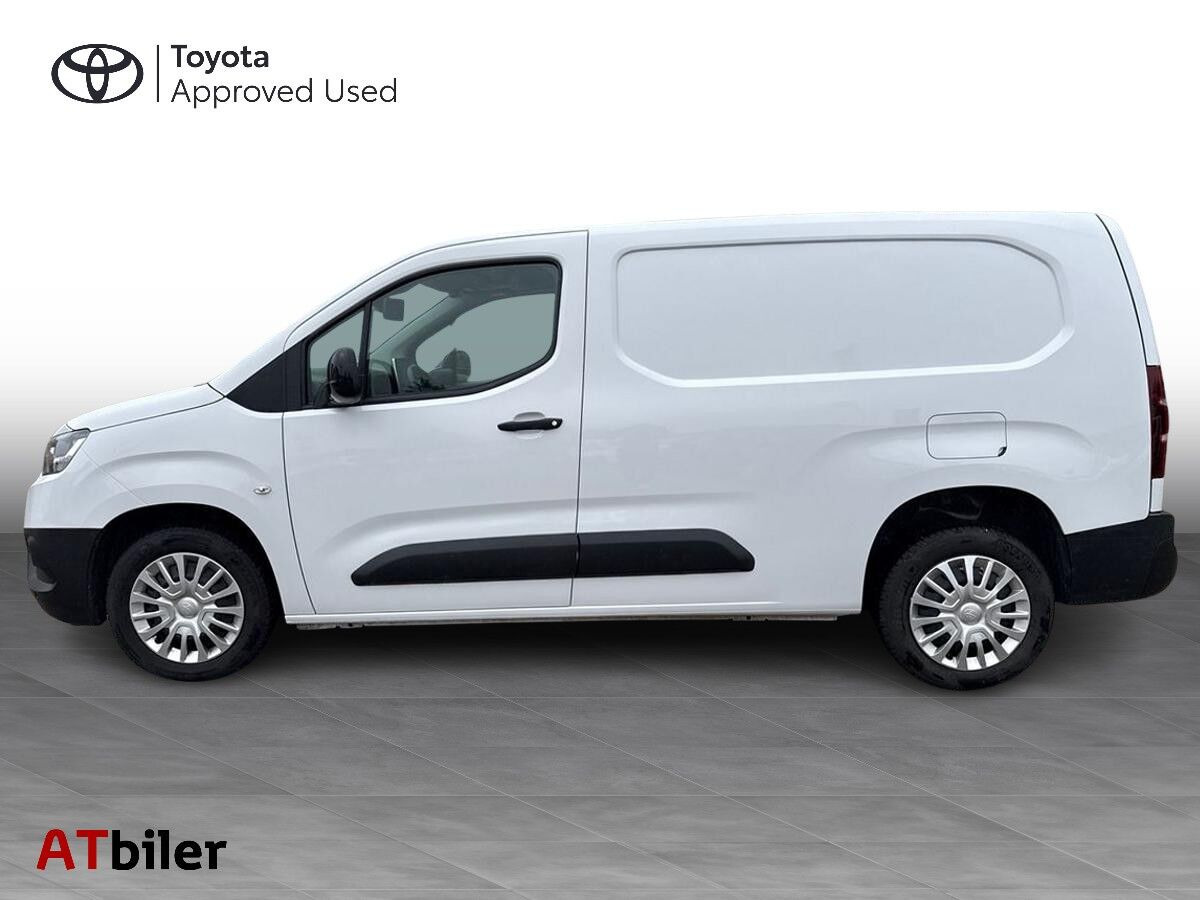 Hvid Toyota ProAce City fra 2024
