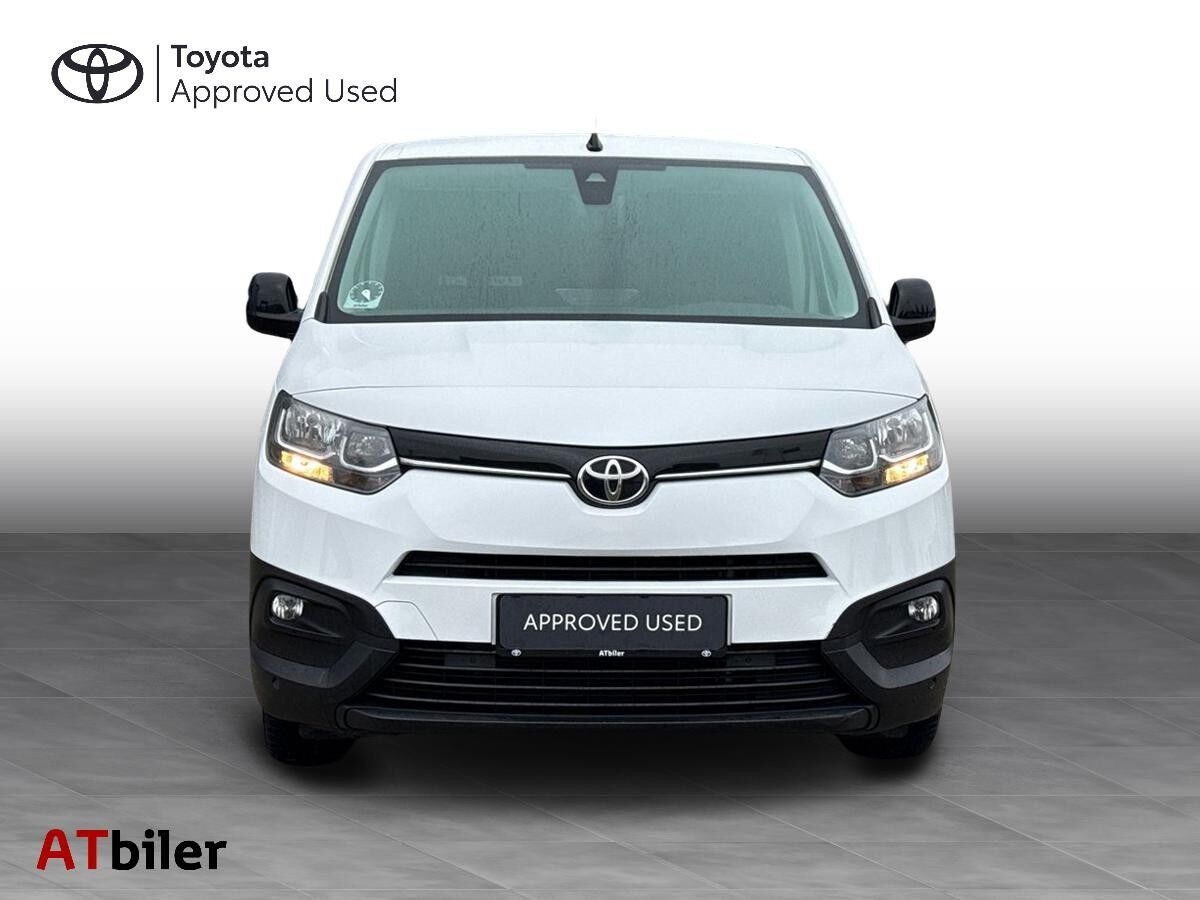 Hvid Toyota ProAce City fra 2024
