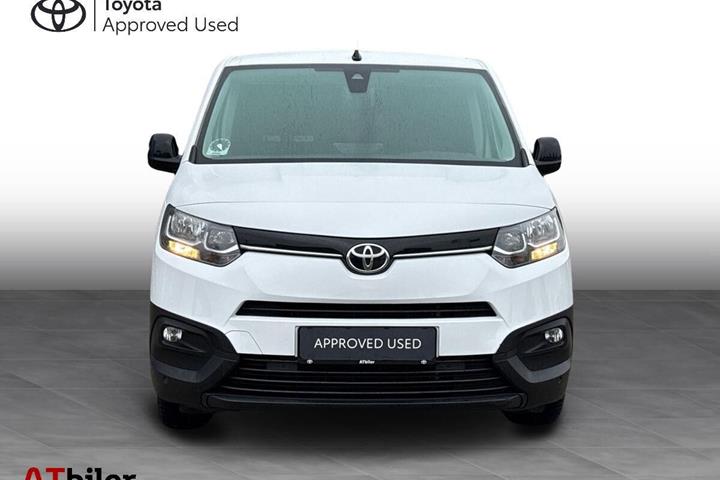 Hvid Toyota ProAce City fra 2024