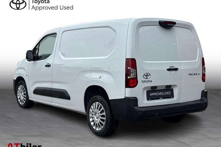 Hvid Toyota ProAce City fra 2024