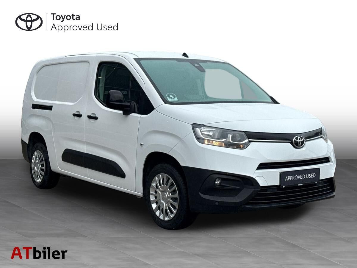 Hvid Toyota ProAce City fra 2024