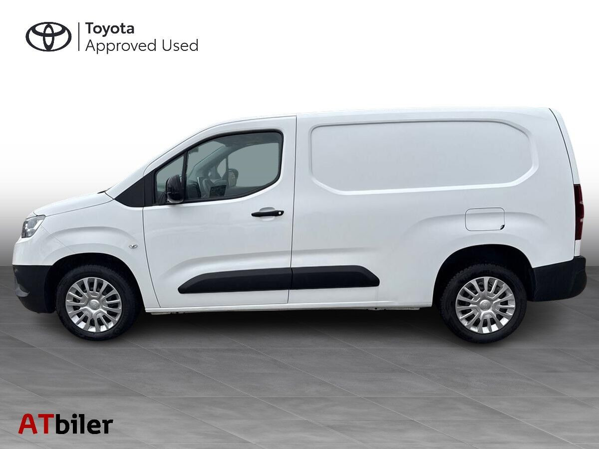 Hvid Toyota ProAce City fra 2022