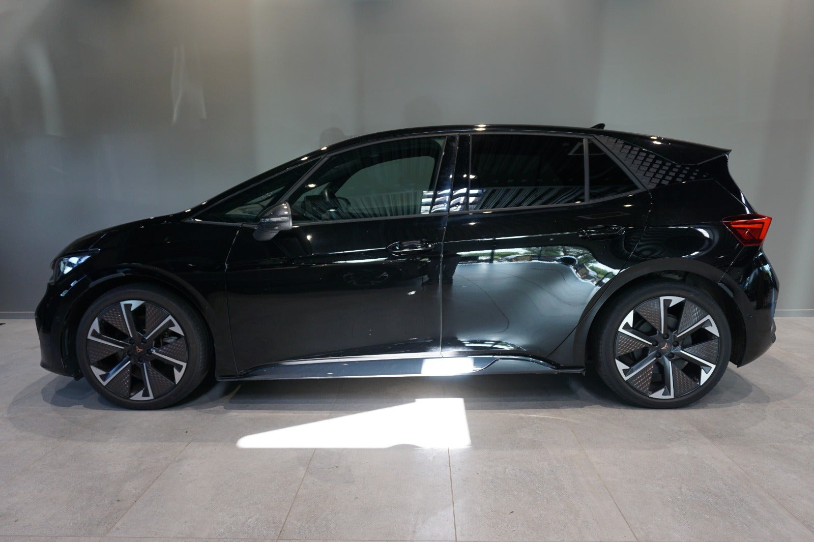 Sort Cupra Born fra 2025