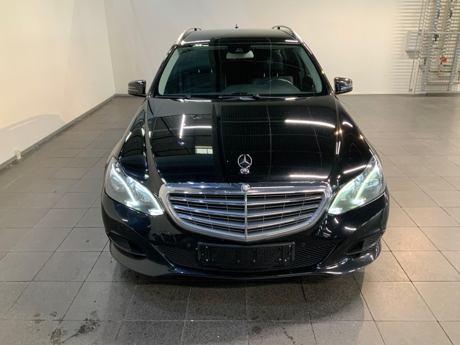 Sort Mercedes E220 fra 2013
