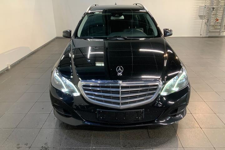 Sort Mercedes E220 fra 2013