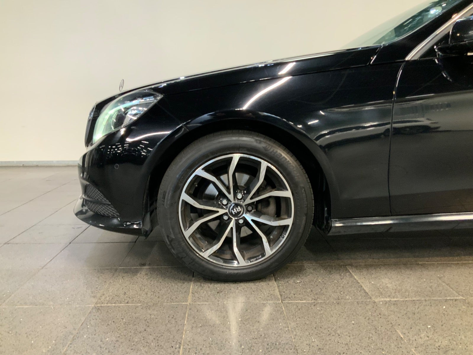 Sort Mercedes E220 fra 2013