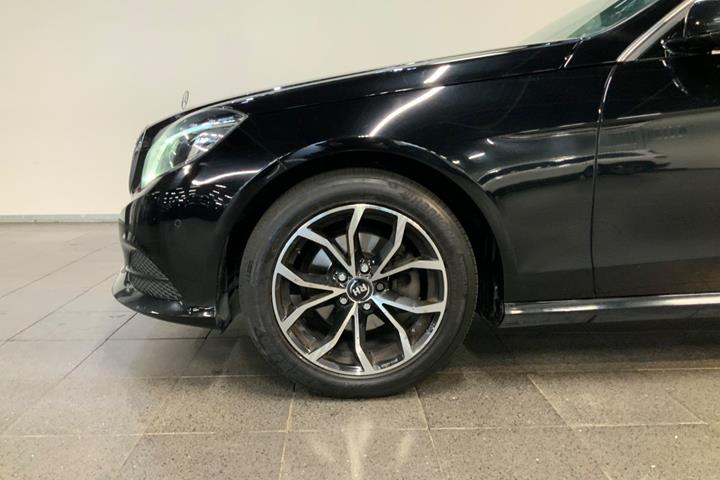 Sort Mercedes E220 fra 2013