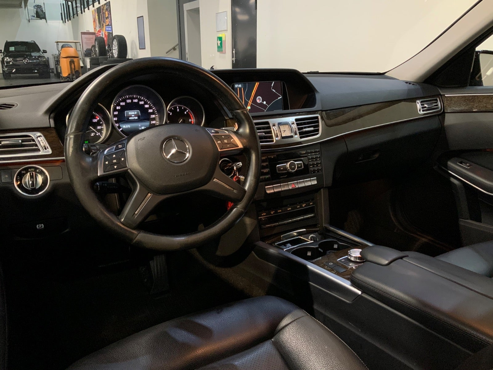 Sort Mercedes E220 fra 2013