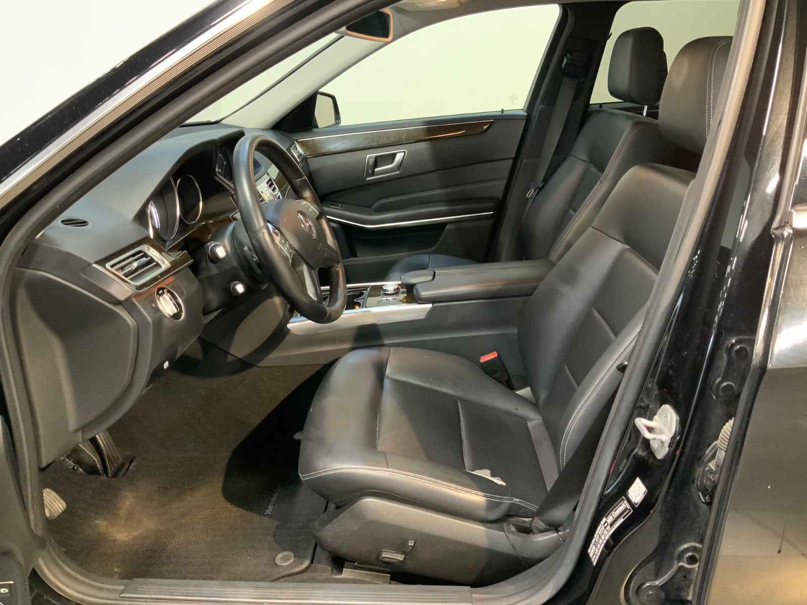 Sort Mercedes E220 fra 2013
