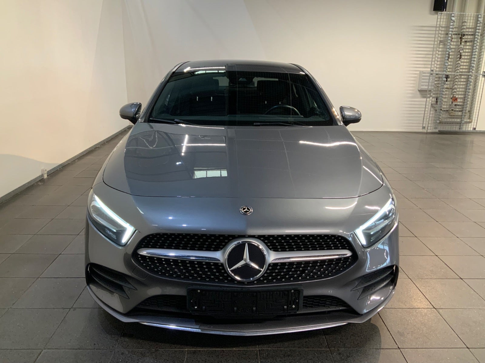 Grå Mercedes A220 d fra 2020