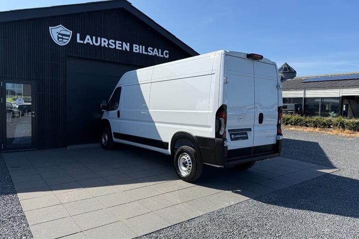 Hvid Opel Movano-e 35H fra 2025