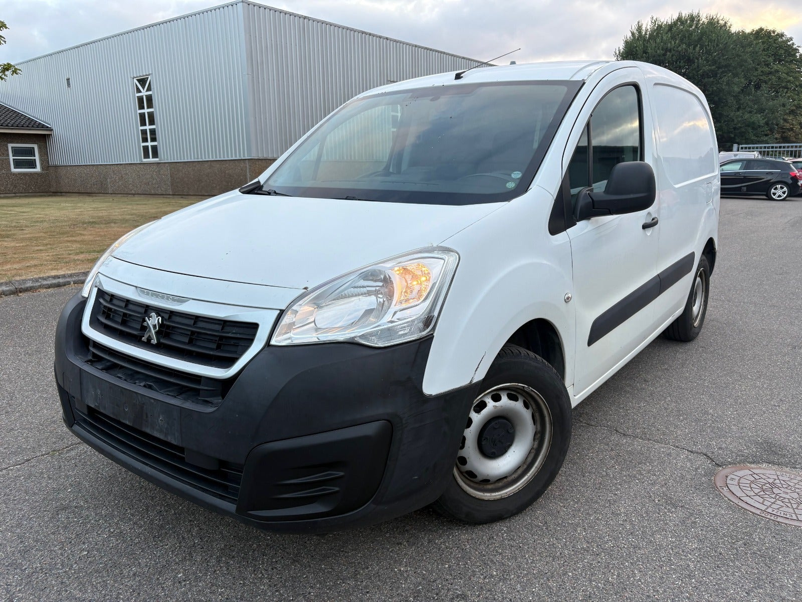 Hvid Peugeot Partner fra 2016