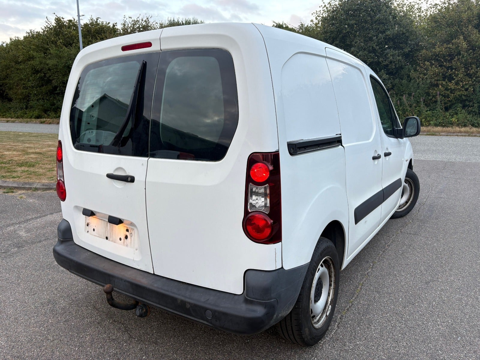 Hvid Peugeot Partner fra 2016
