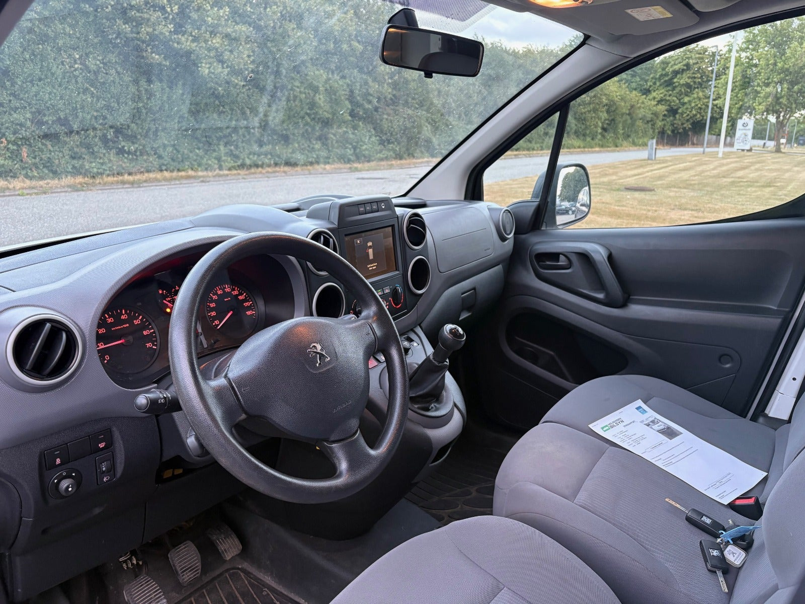 Hvid Peugeot Partner fra 2016