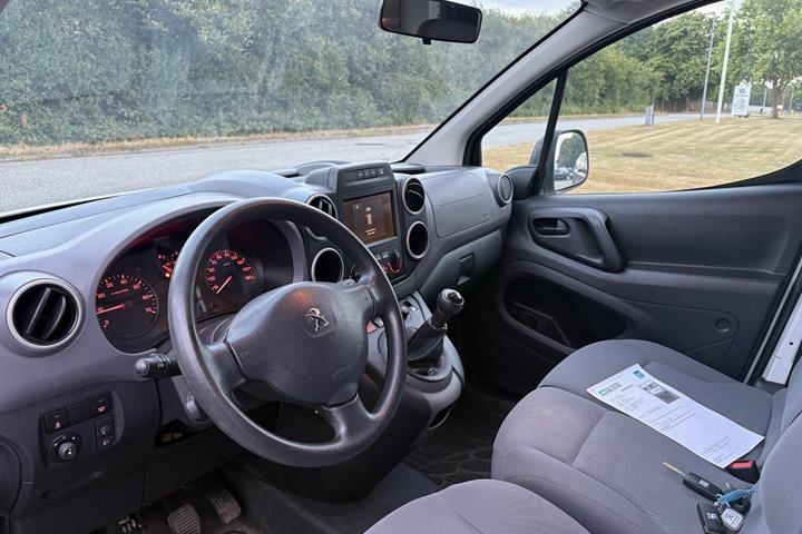 Hvid Peugeot Partner fra 2016