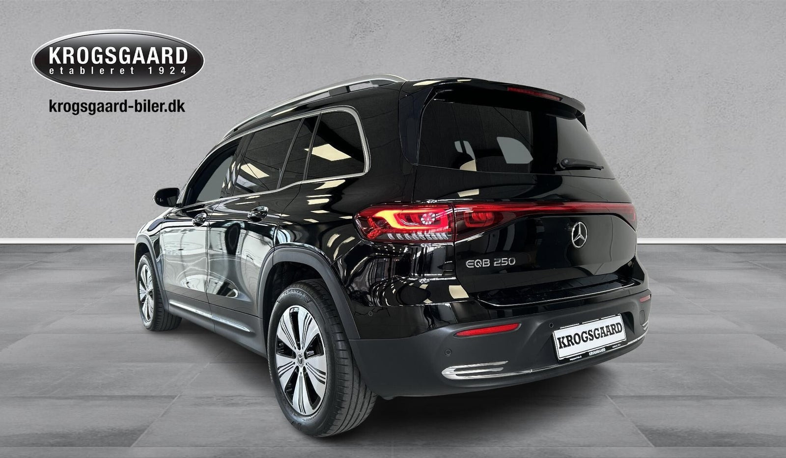 Sort Mercedes EQB250 fra 2023