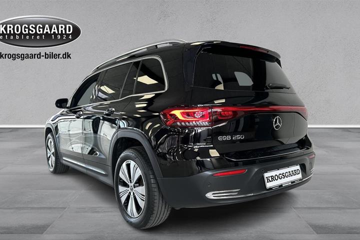Sort Mercedes EQB250 fra 2023