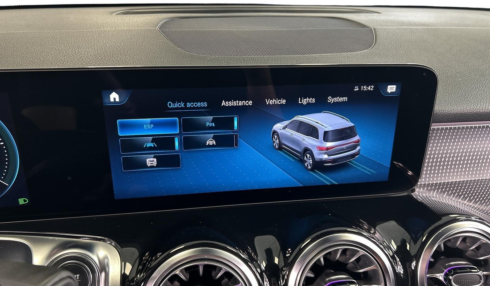 Sort Mercedes EQB250 fra 2023