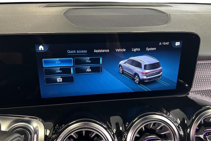 Sort Mercedes EQB250 fra 2023