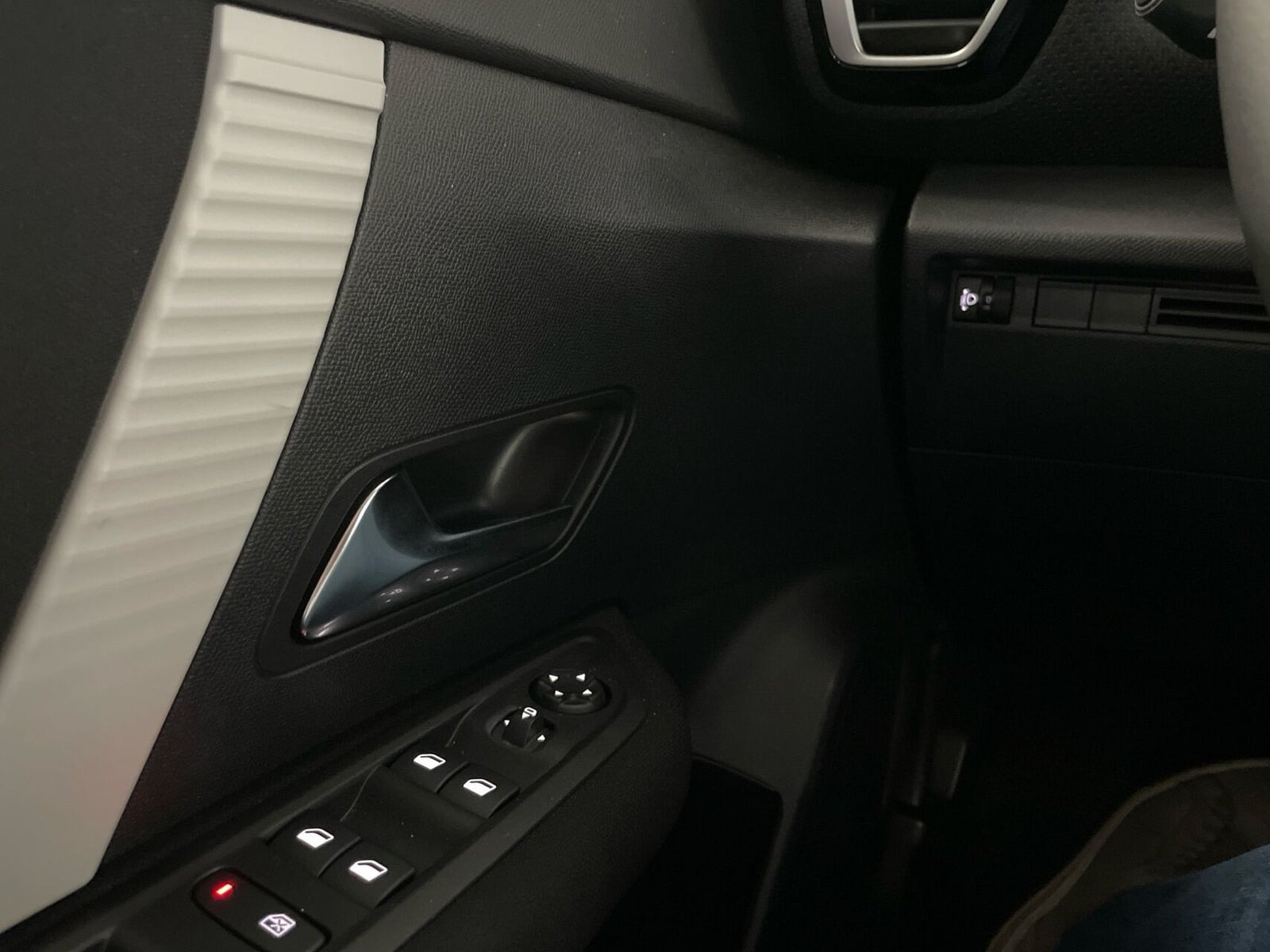 Blå Citroën ë-C4 fra 2025