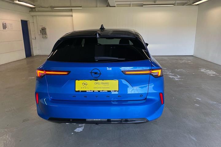 Blå Opel Astra-e fra 2024