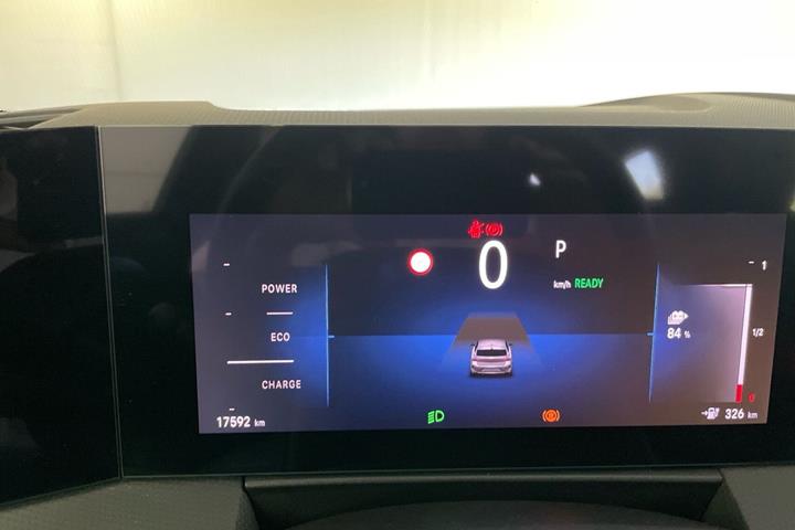 Blå Opel Astra-e fra 2024