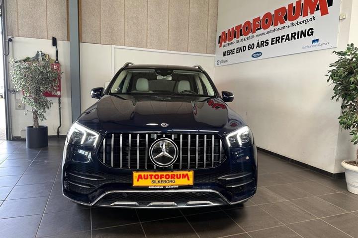 Blå Mercedes GLE450 fra 2020