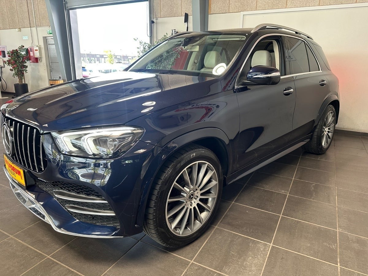 Blå Mercedes GLE450 fra 2020