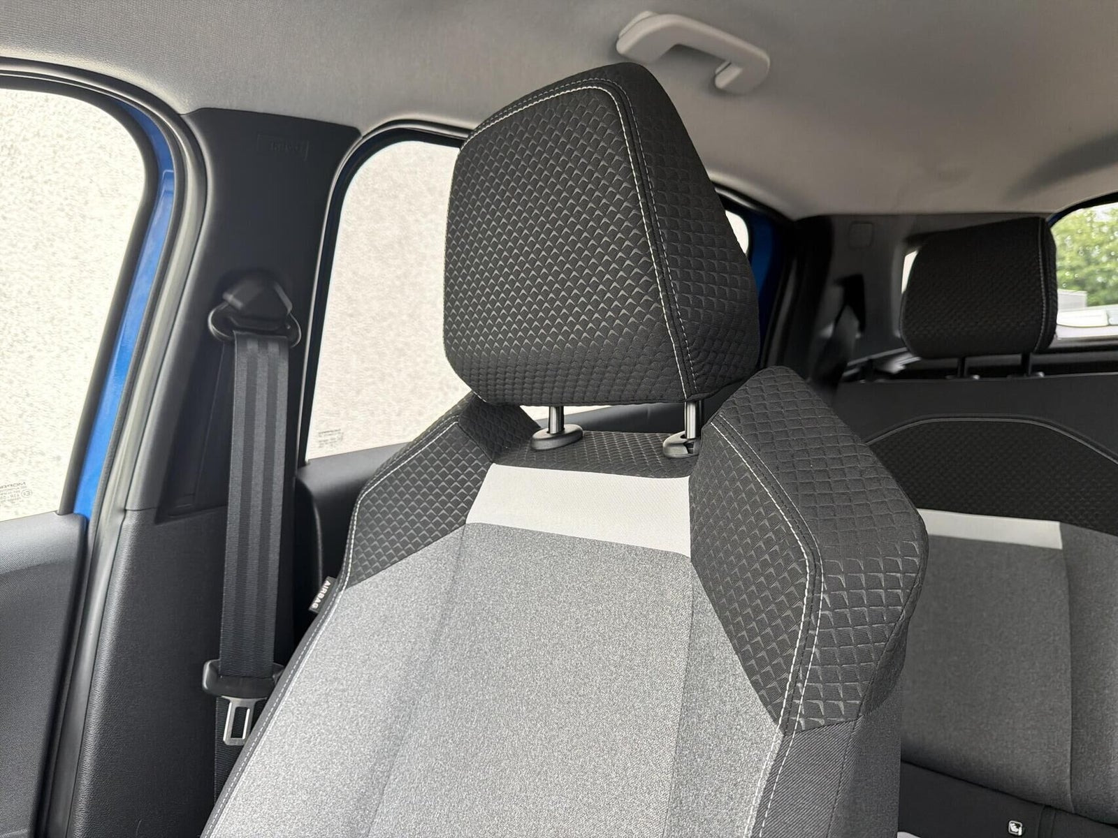 Blå Opel Frontera fra 2025