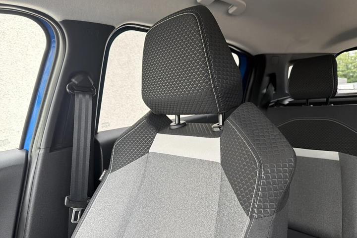 Blå Opel Frontera fra 2025