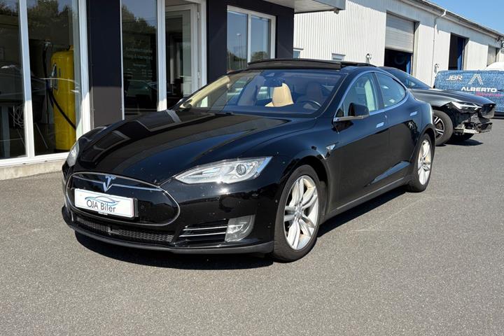 Sort Tesla Model S fra 2015