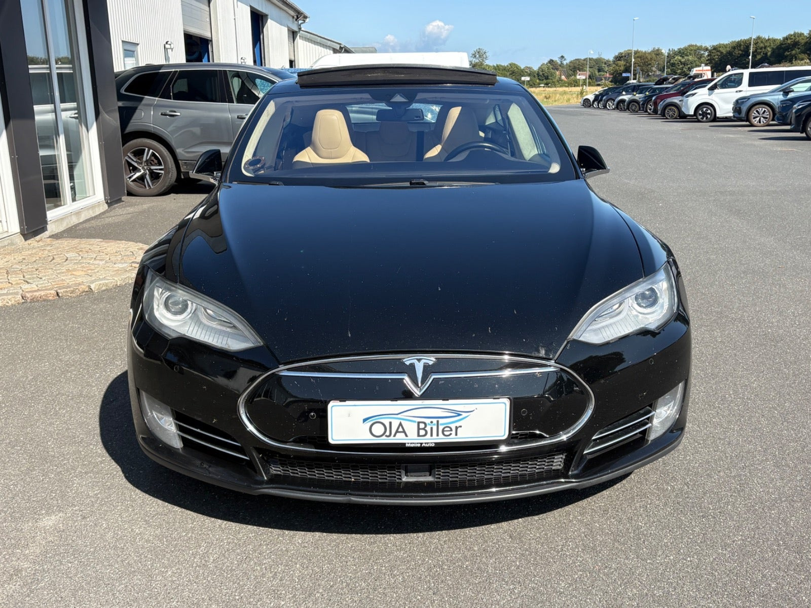 Sort Tesla Model S fra 2015