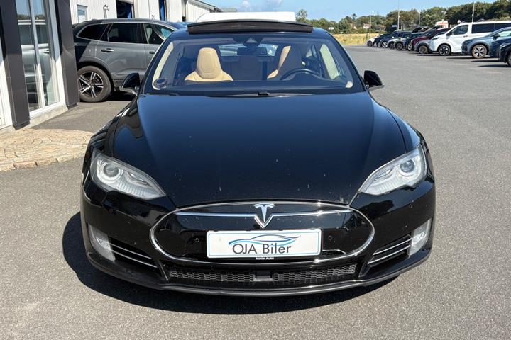 Sort Tesla Model S fra 2015