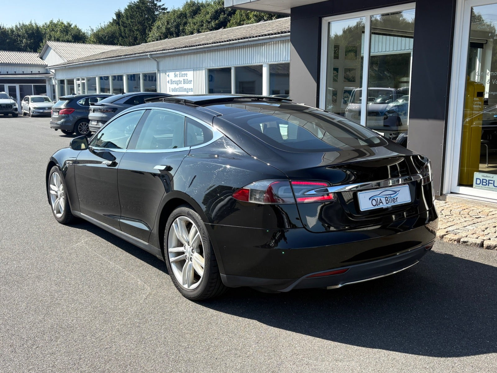 Sort Tesla Model S fra 2015