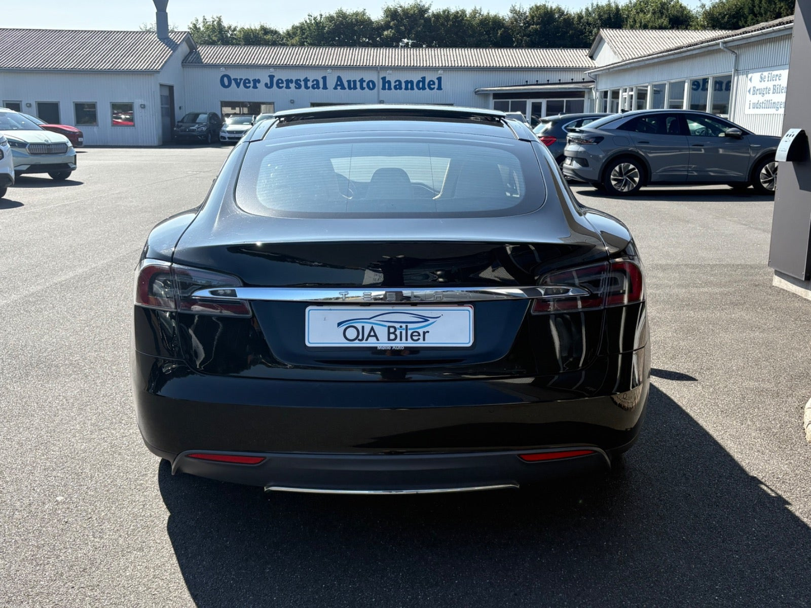 Sort Tesla Model S fra 2015