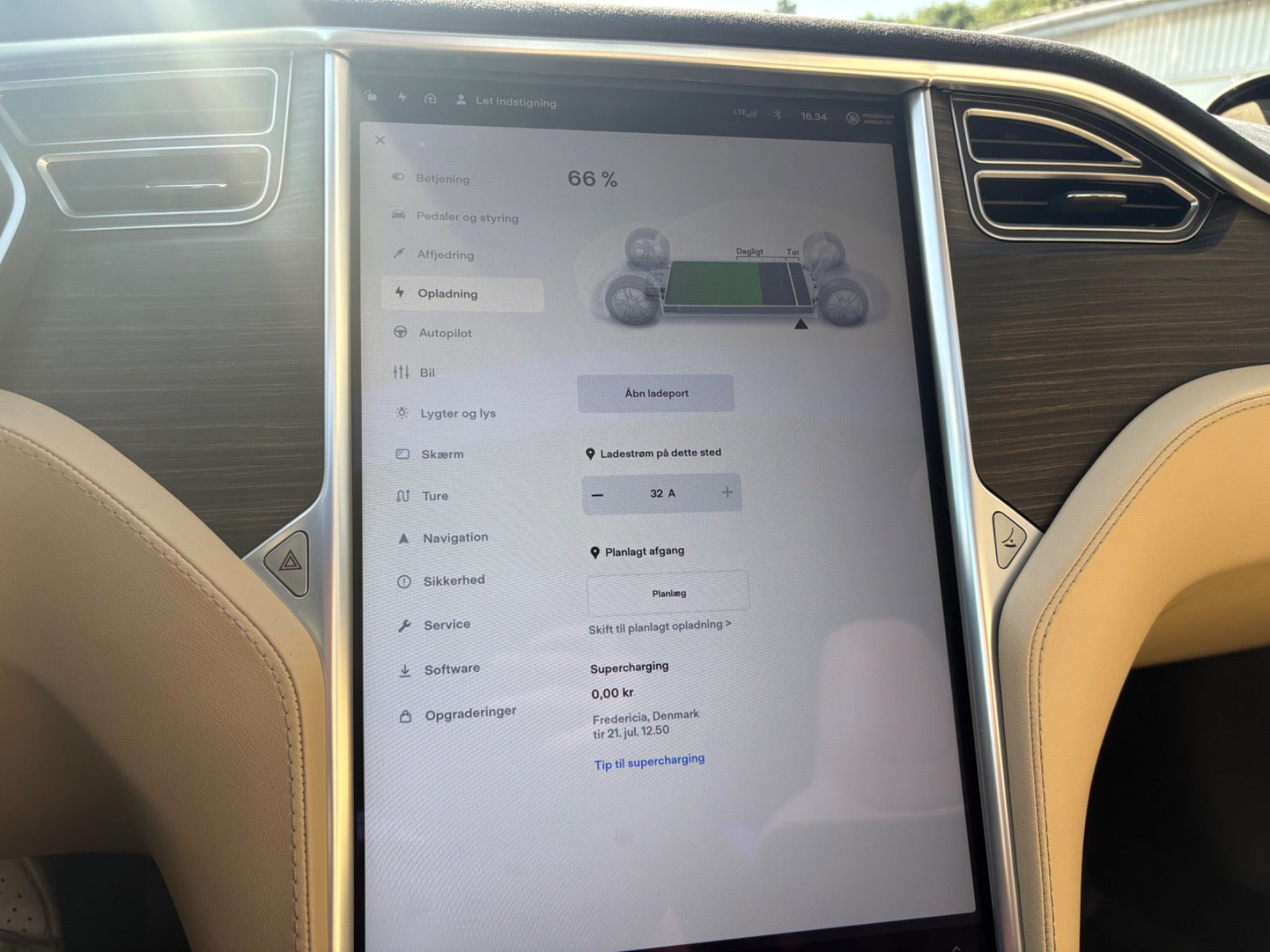 Sort Tesla Model S fra 2015