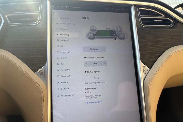 Sort Tesla Model S fra 2015