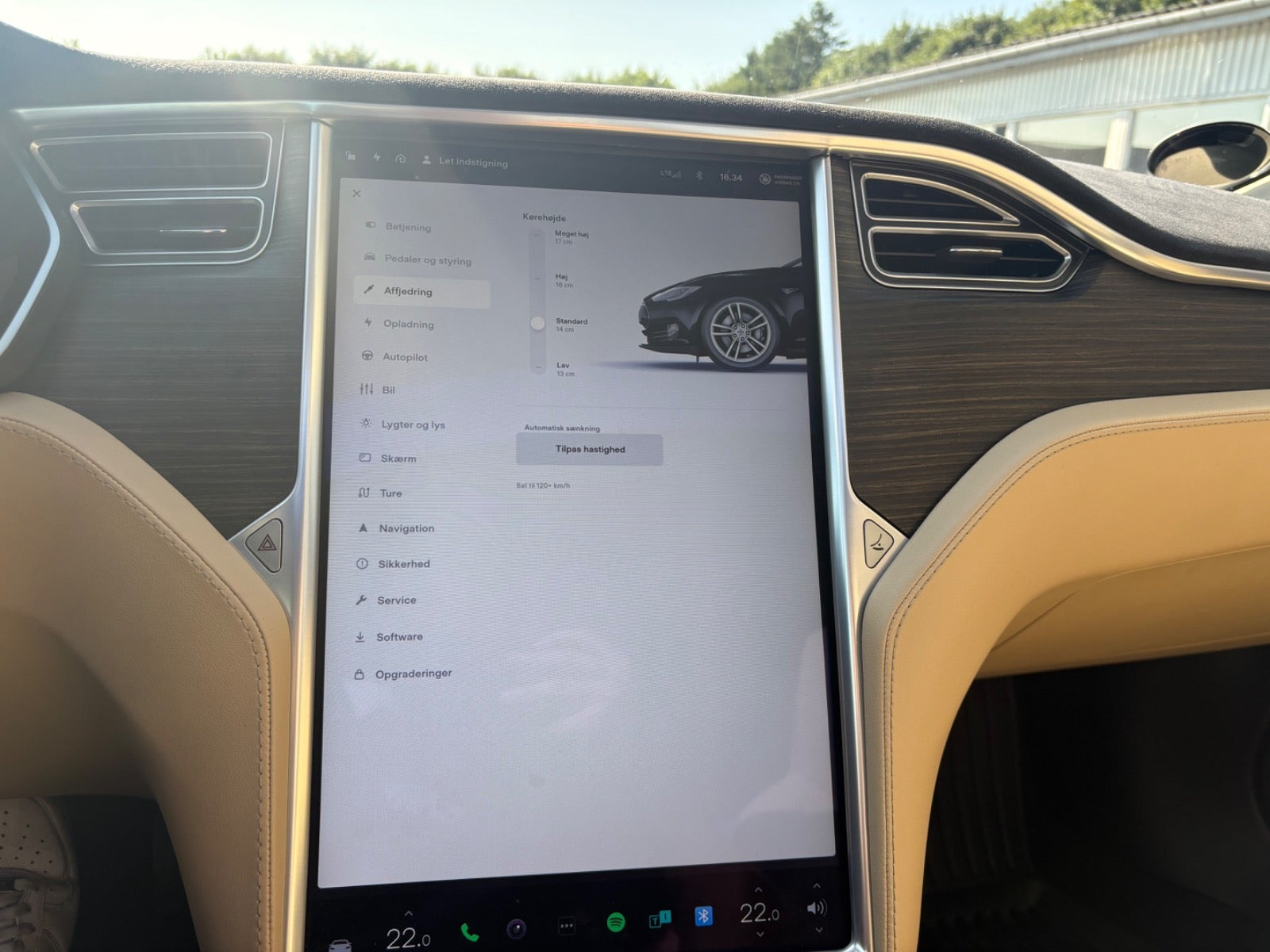Sort Tesla Model S fra 2015