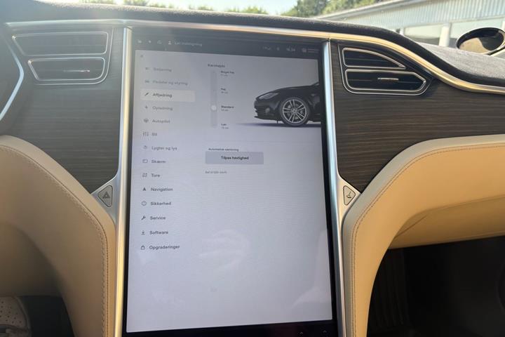 Sort Tesla Model S fra 2015