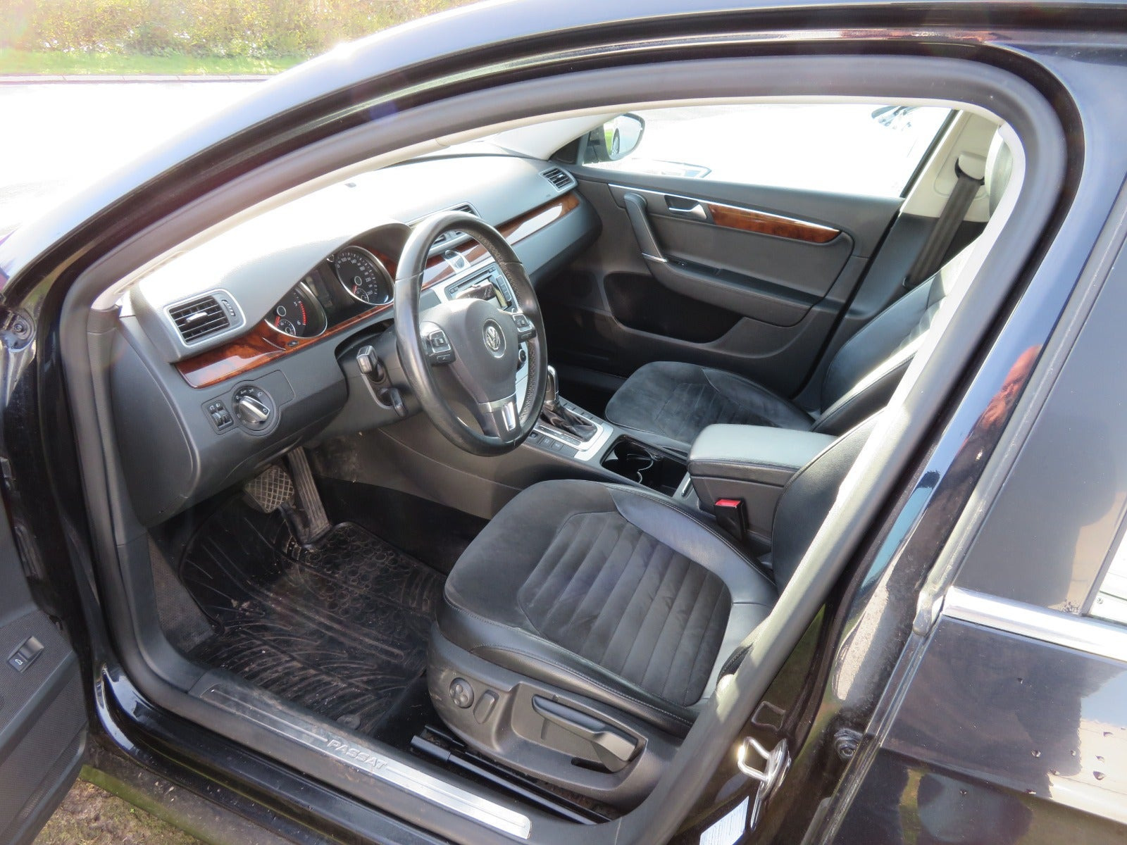 Sort VW Passat fra 2011