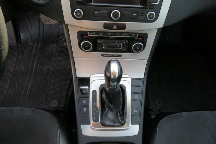 Sort VW Passat fra 2011