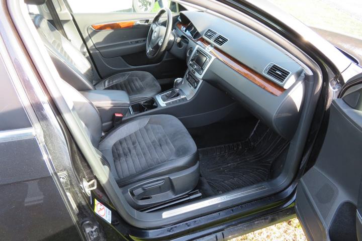 Sort VW Passat fra 2011