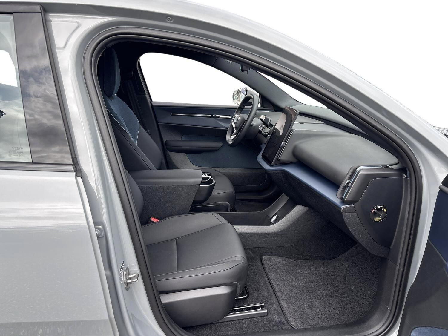Grå Volvo EX30 fra 2024