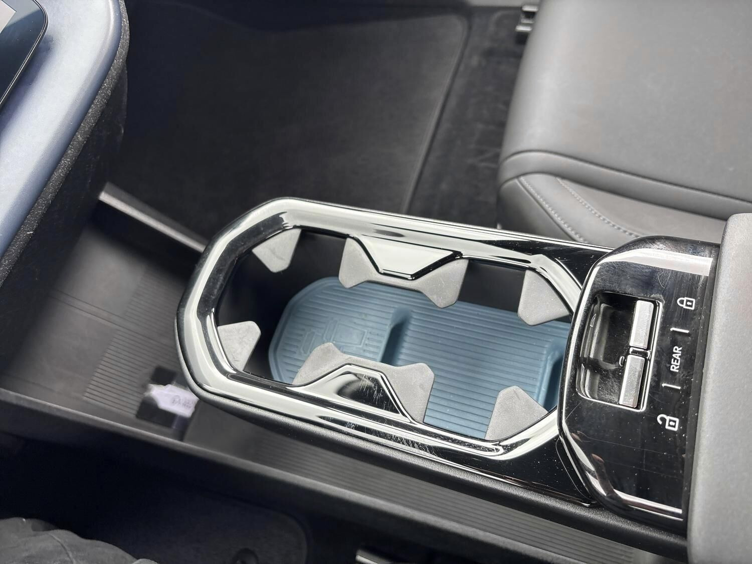 Grå Volvo EX30 fra 2024