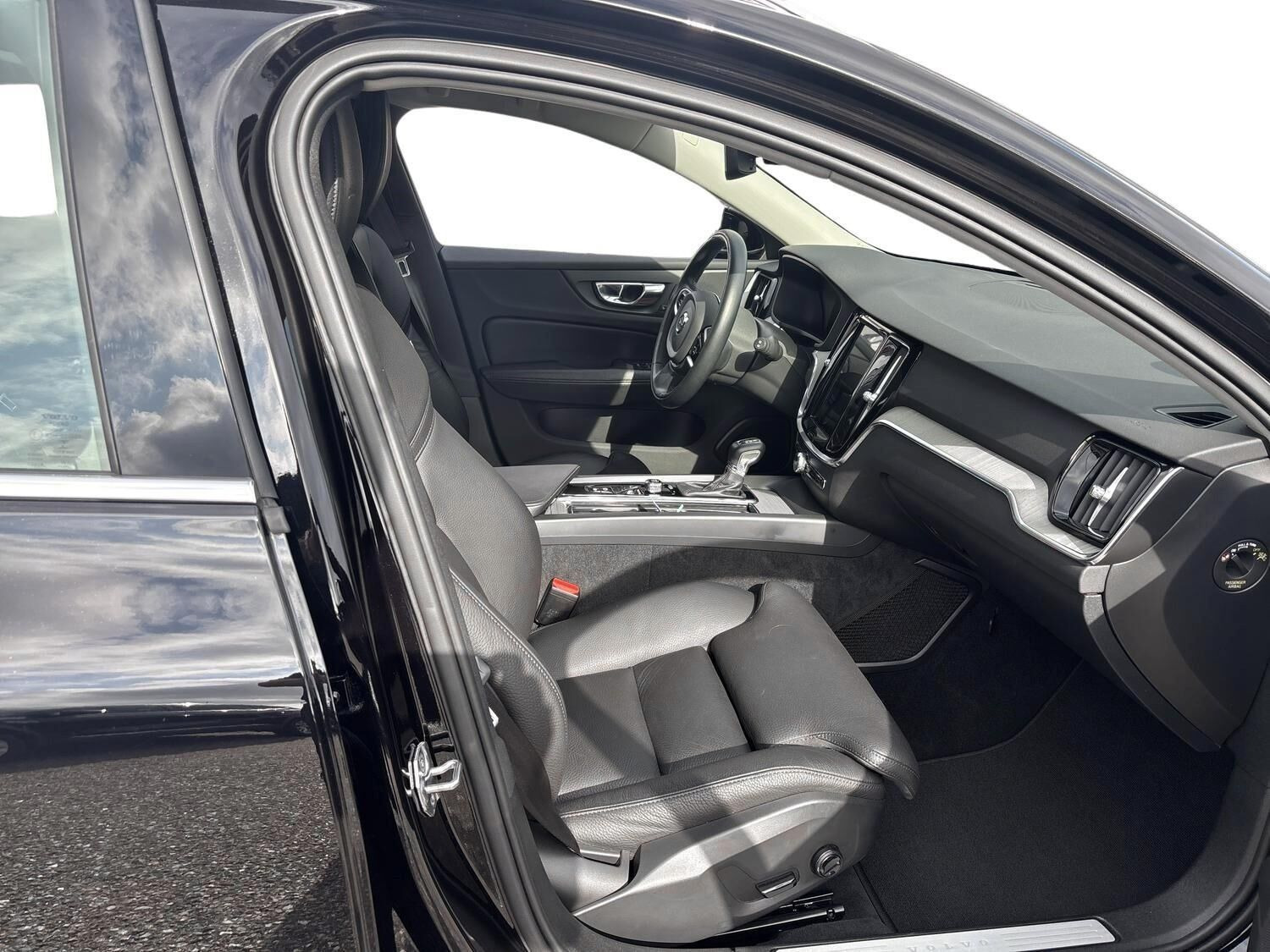 Sort Volvo V60 fra 2020