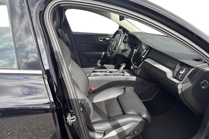 Sort Volvo V60 fra 2020