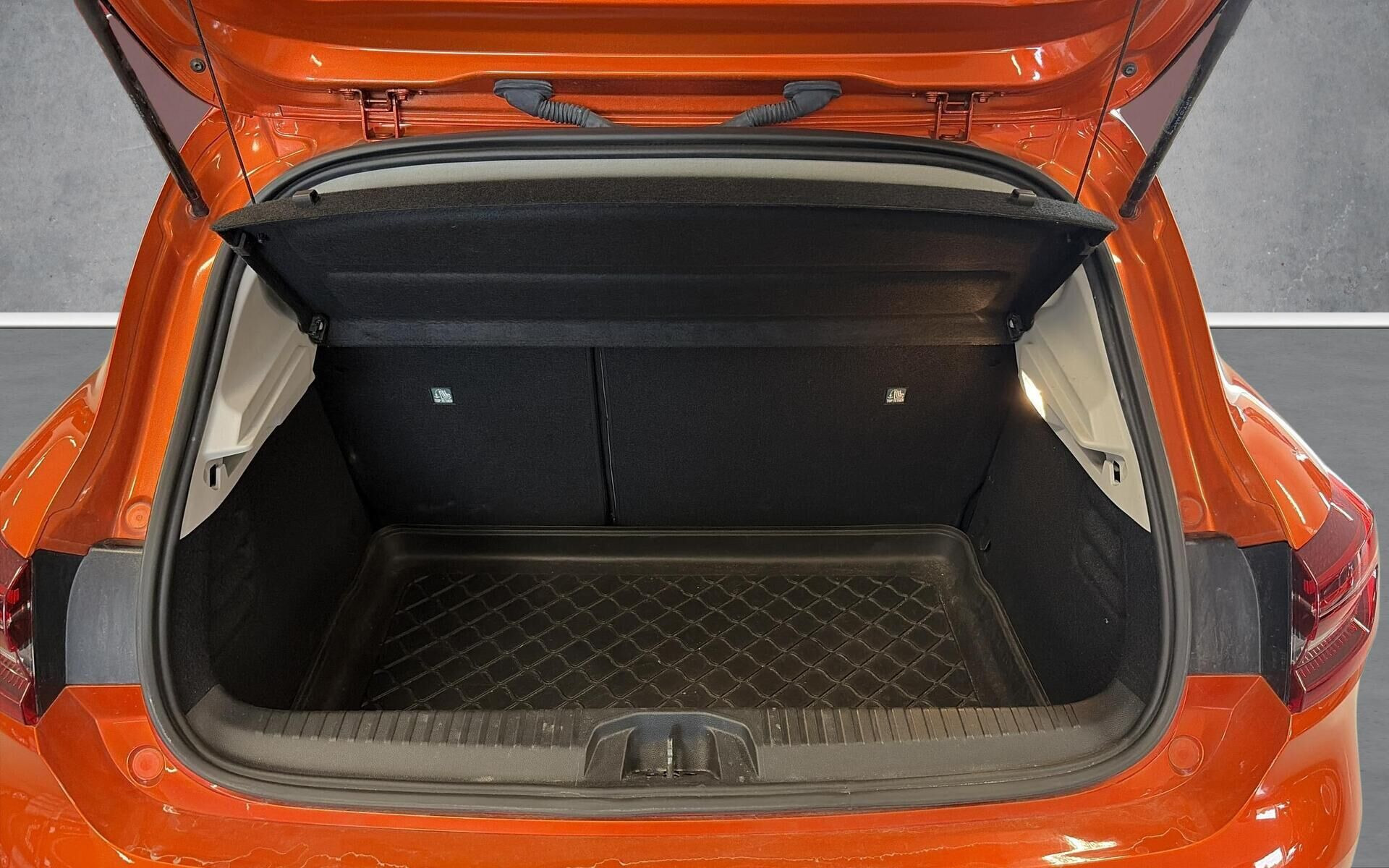 Orange Renault Clio fra 2021