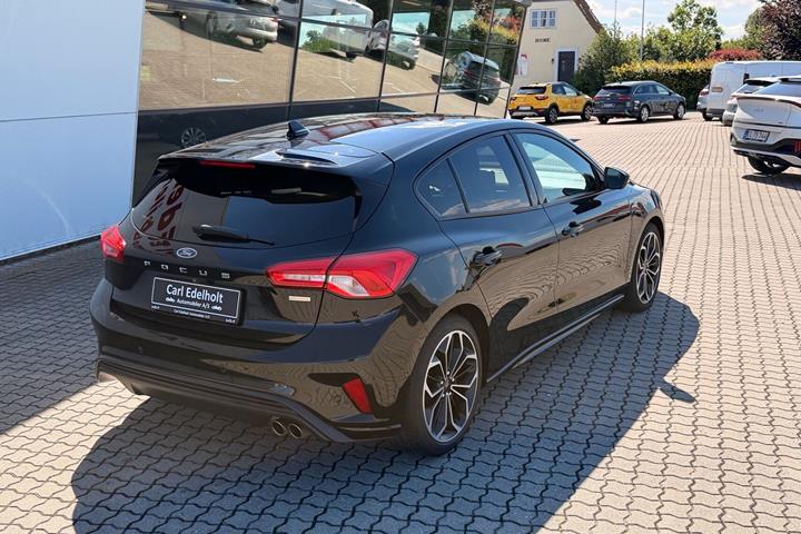 Sort Ford Focus fra 2018