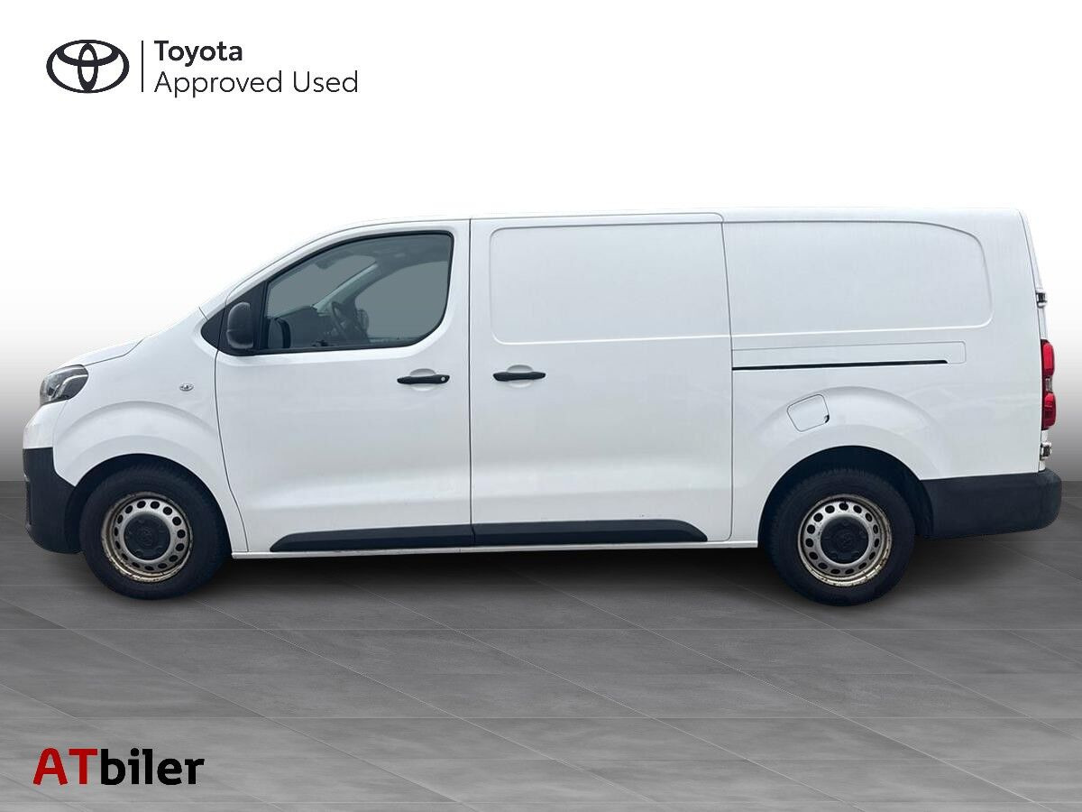 Hvid Toyota ProAce fra 2021