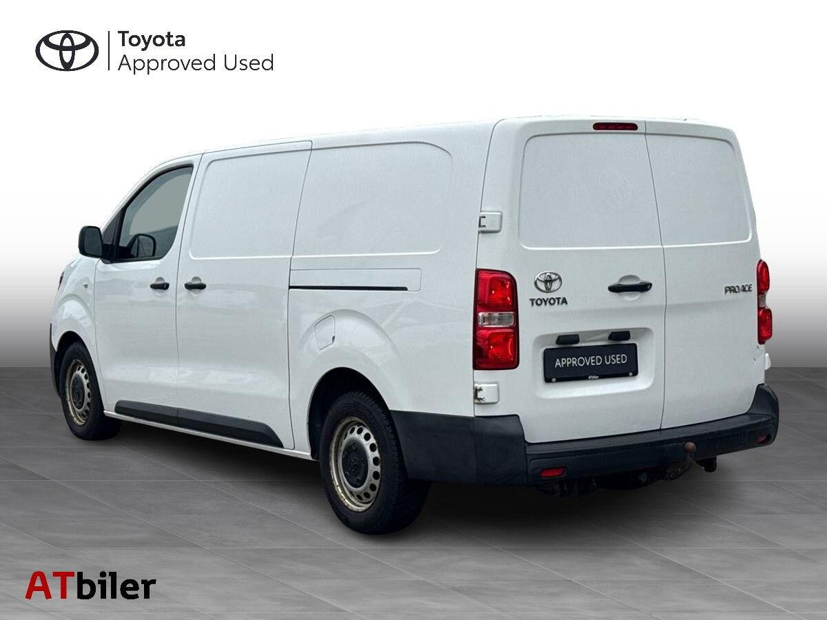 Hvid Toyota ProAce fra 2021